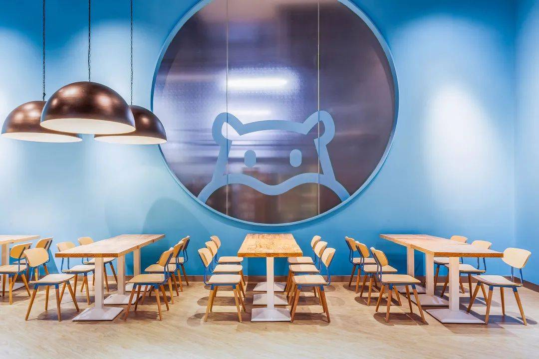 东莞阿里巴巴盒马机器人餐厅，打造未来概念的餐饮空间设计