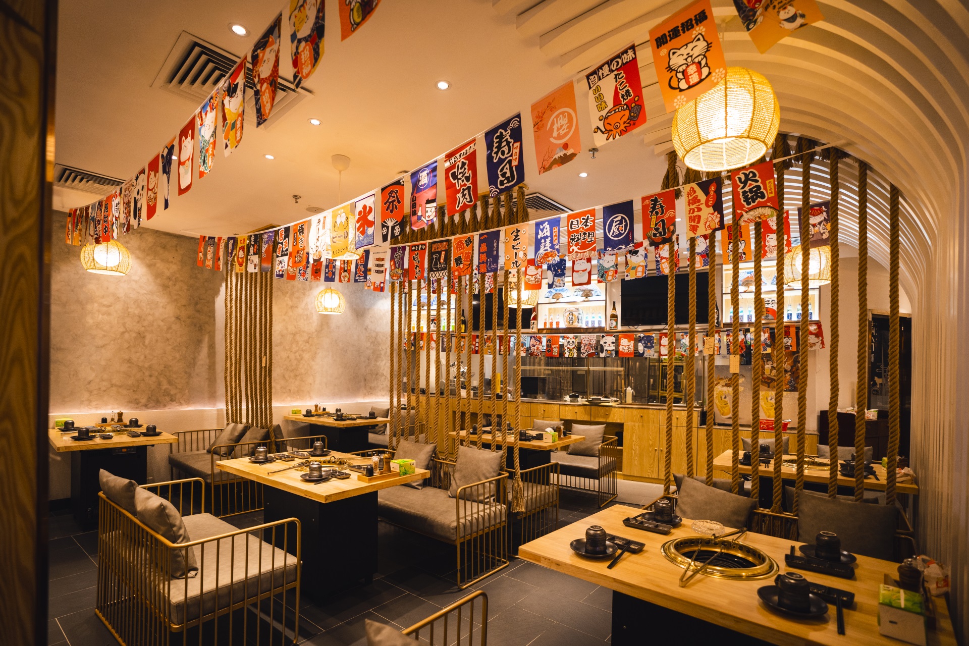 东莞如何通过深圳餐饮空间设计来确定餐厅的装修风格？